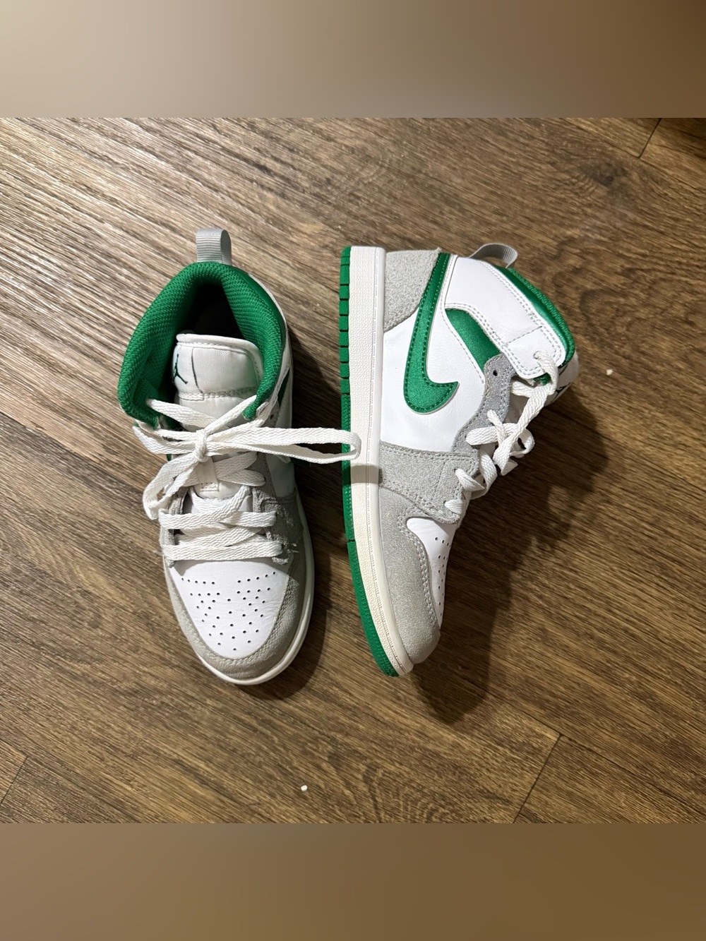 Nike Jordan 1 Mid Kids White and Green High-Top Sneakers Size 2Y